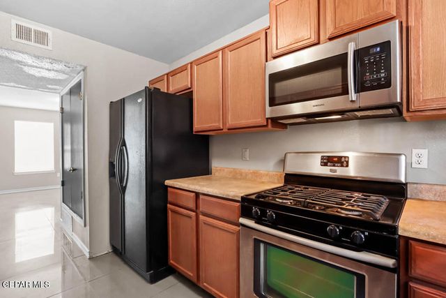 732 Teichelkamp Drive, Horizon City, TX 79928