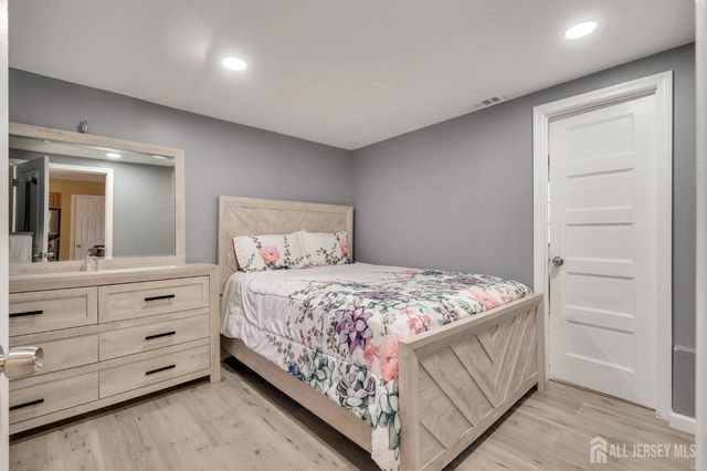 12 Pierrepont Avenue, Middlesex, NJ 08846