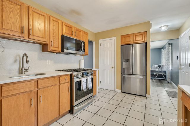 12 Pierrepont Avenue, Middlesex, NJ 08846