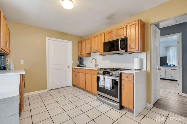12 Pierrepont Avenue, Middlesex, NJ 08846
