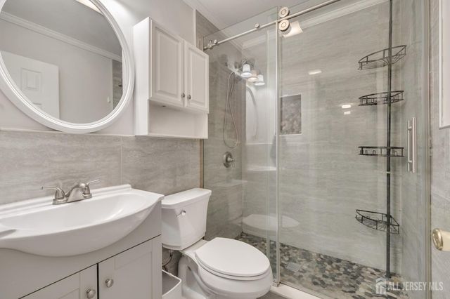 12 Pierrepont Avenue, Middlesex, NJ 08846