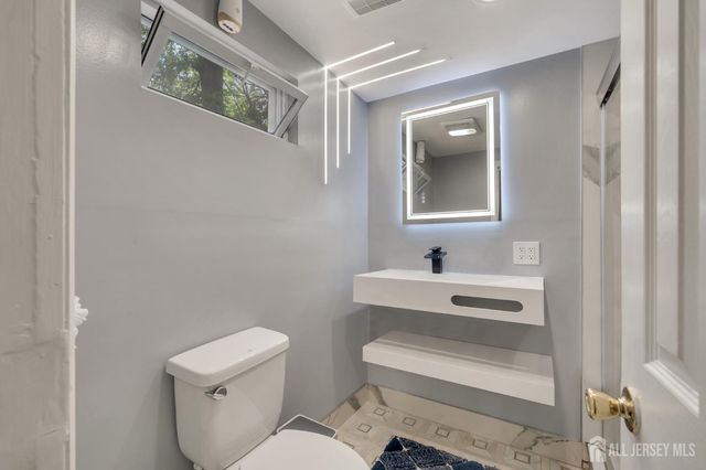 12 Pierrepont Avenue, Middlesex, NJ 08846