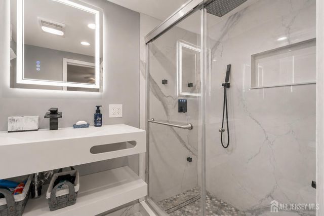 12 Pierrepont Avenue, Middlesex, NJ 08846