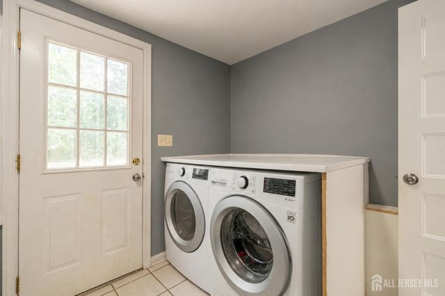 12 Pierrepont Avenue, Middlesex, NJ 08846