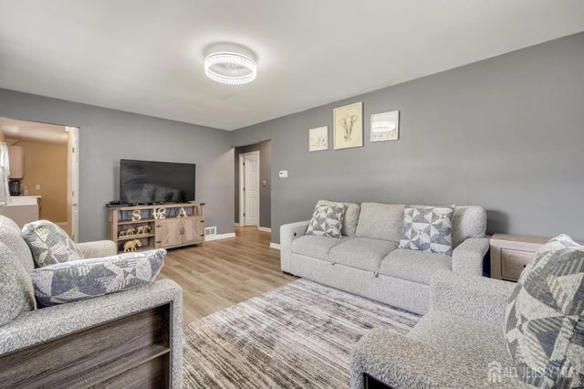 12 Pierrepont Avenue, Middlesex, NJ 08846