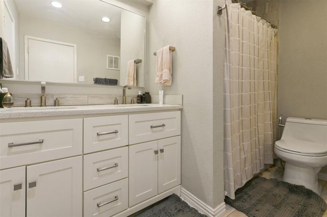 2425 Augusta Drive 24, Houston, TX 77057