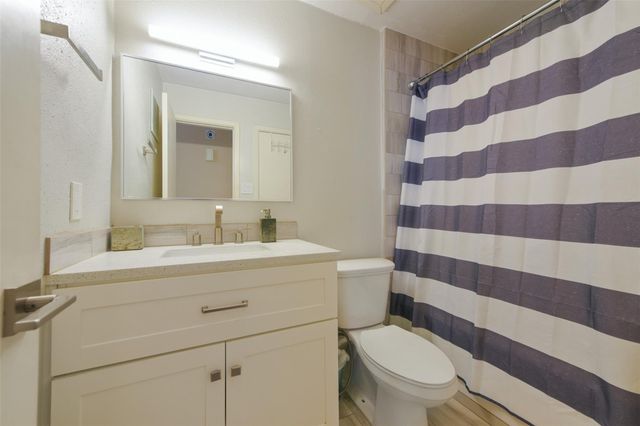 2425 Augusta Drive 24, Houston, TX 77057