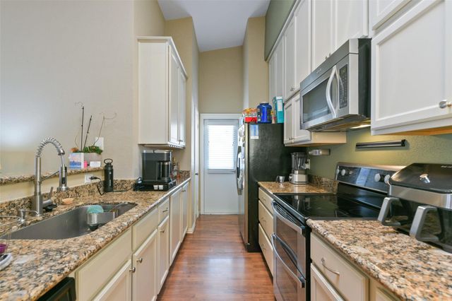 2425 Augusta Drive 24, Houston, TX 77057