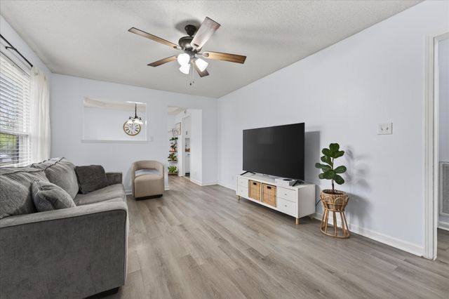 1485 Sunshine Dr, Clarksville, TN 37042