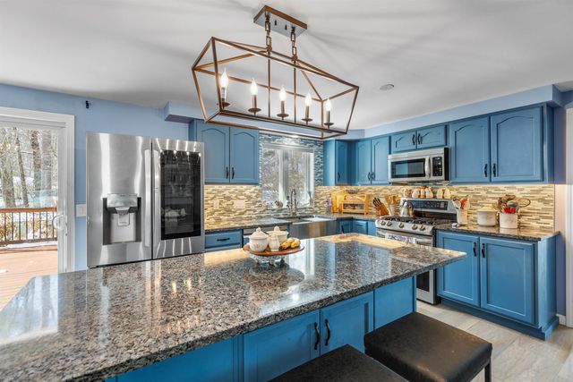 17 Cottage Circle, Lebanon, NH 03784