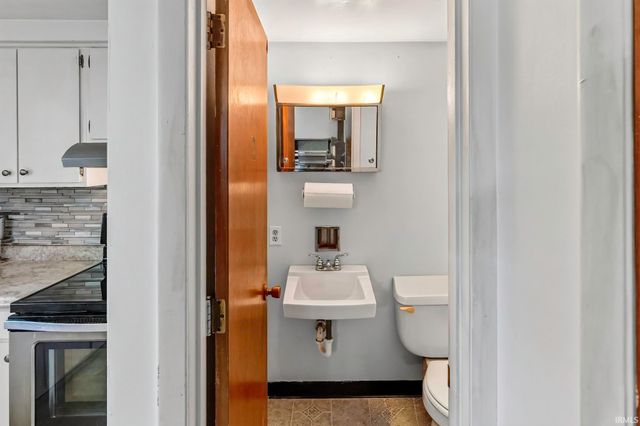 2612 Oakwood Drive, Fort Wayne, IN 46816