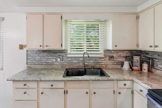 2612 Oakwood Drive, Fort Wayne, IN 46816