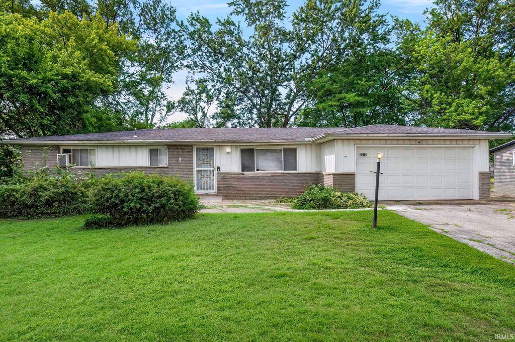 2612 Oakwood Drive, Fort Wayne, IN 46816