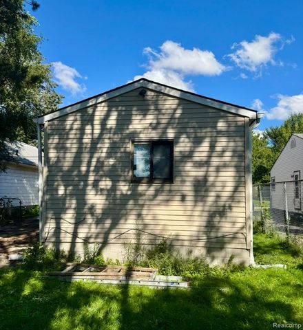8676 Jewett Avenue, Warren, MI 48089