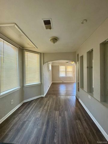 8676 Jewett Avenue, Warren, MI 48089