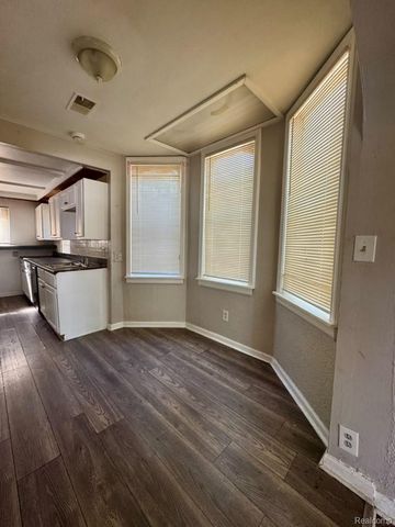 8676 Jewett Avenue, Warren, MI 48089
