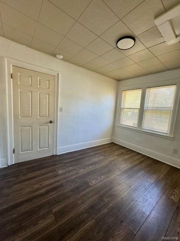 8676 Jewett Avenue, Warren, MI 48089