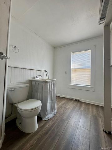 8676 Jewett Avenue, Warren, MI 48089