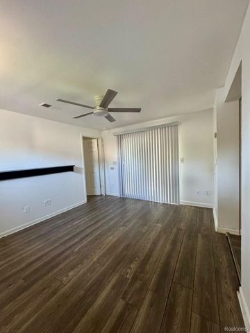 8676 Jewett Avenue, Warren, MI 48089
