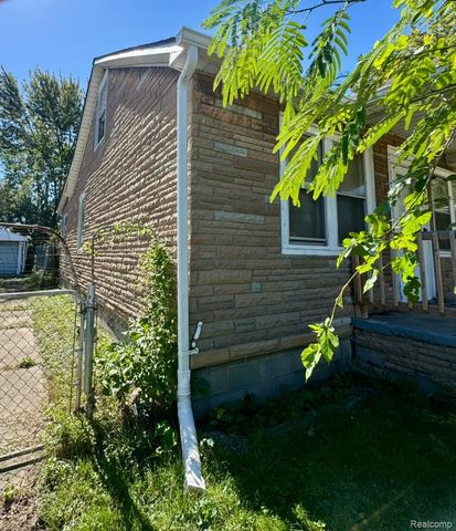 8676 Jewett Avenue, Warren, MI 48089