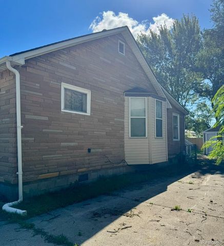 8676 Jewett Avenue, Warren, MI 48089