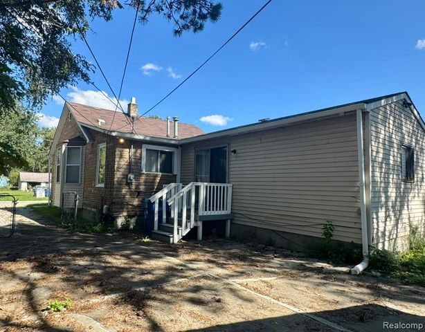 8676 Jewett Avenue, Warren, MI 48089