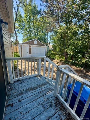 8676 Jewett Avenue, Warren, MI 48089