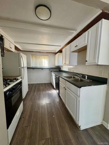 8676 Jewett Avenue, Warren, MI 48089
