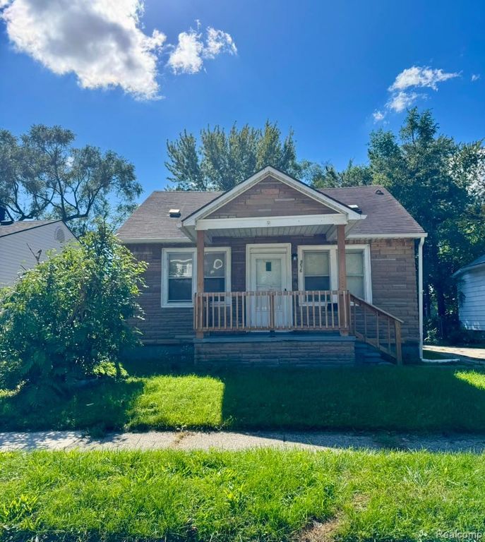 8676 Jewett Avenue, Warren, MI 48089
