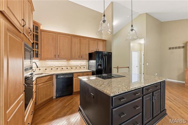 5604 Hillcamp Court, St Louis, MO 63128