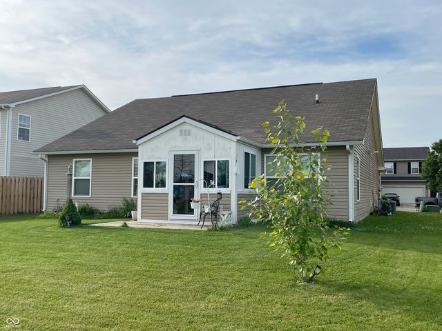 2731 Winding Creek Lane, Greenfield, IN 46140