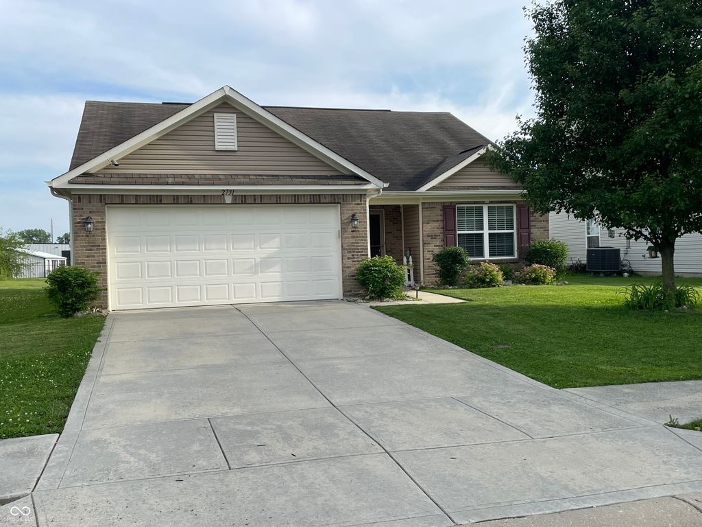2731 Winding Creek Lane, Greenfield, IN 46140