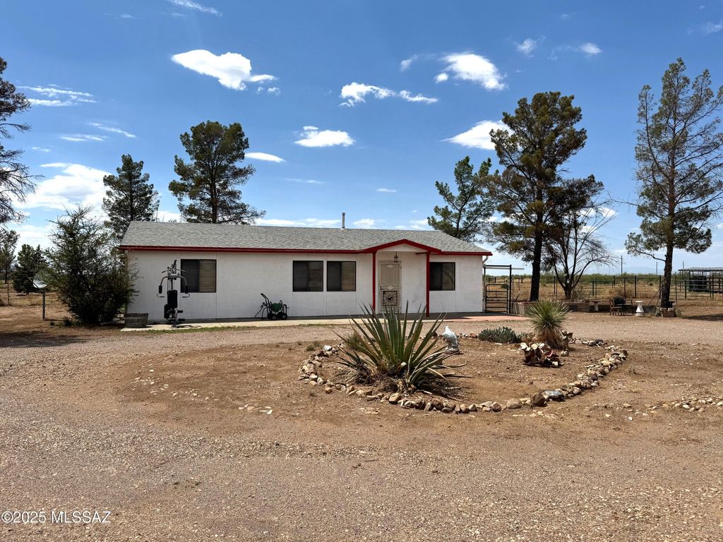 13384 S Cottonwood Road, Pearce, AZ 85625