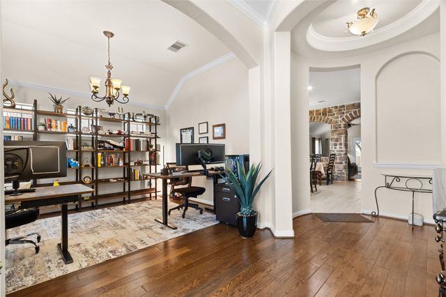 463 Oak Chase Drive, Conroe, TX 77304