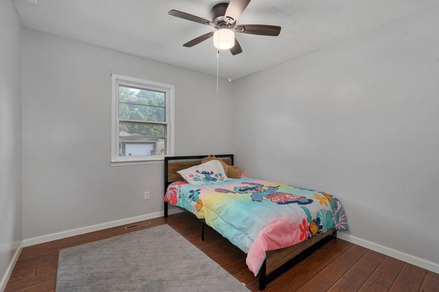 4534 W La Siesta Street, Springfield, MO 65802