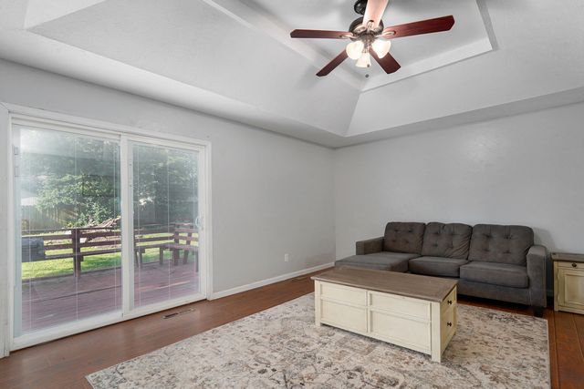 4534 W La Siesta Street, Springfield, MO 65802