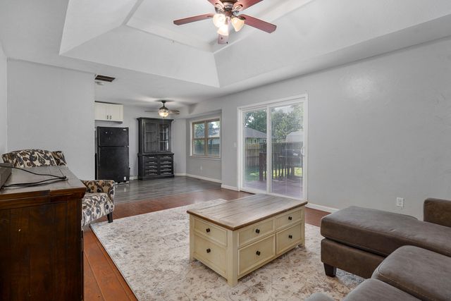 4534 W La Siesta Street, Springfield, MO 65802