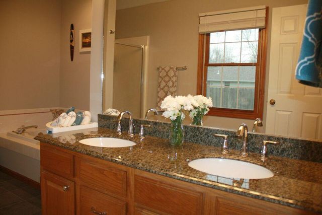 3700 FALMOUTH DR, Columbia, MO 65203