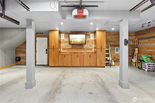 25711 SE 31st Place, Sammamish, WA 98075