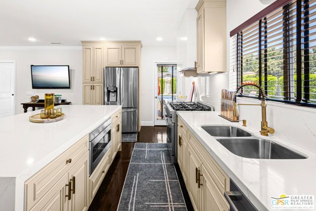 13435 Erwin Street, Los Angeles, CA 91401