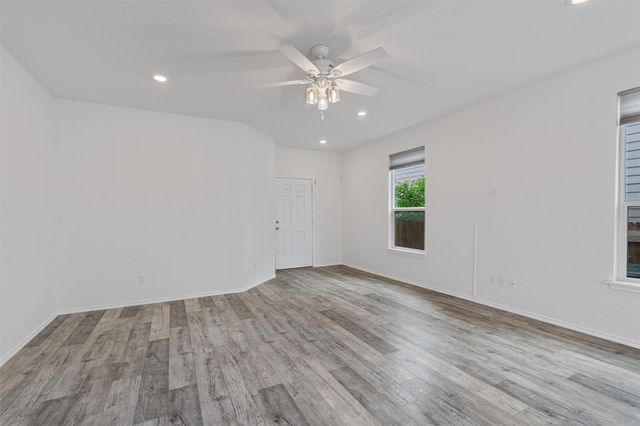 305 Los Cobos LN, Georgetown, TX 78626