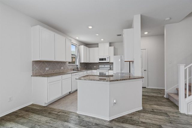 305 Los Cobos LN, Georgetown, TX 78626