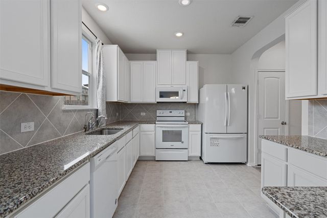 305 Los Cobos LN, Georgetown, TX 78626