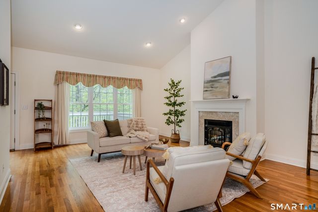 39 Emily Way 39, West Hartford, CT 06107