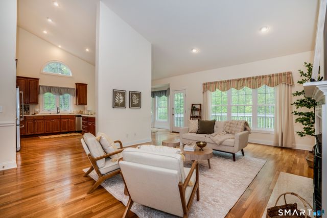 39 Emily Way 39, West Hartford, CT 06107
