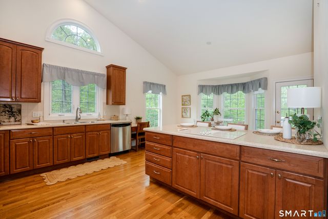 39 Emily Way 39, West Hartford, CT 06107