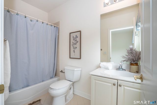 39 Emily Way 39, West Hartford, CT 06107