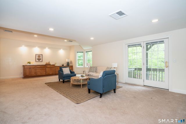 39 Emily Way 39, West Hartford, CT 06107