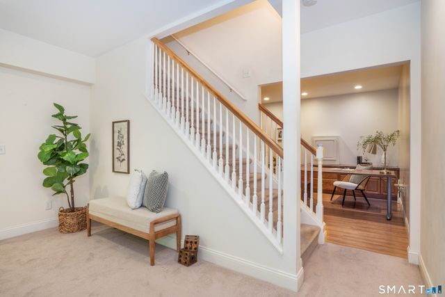 39 Emily Way 39, West Hartford, CT 06107