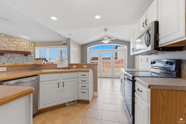 8739 William Drive, Manhattan, KS 66502